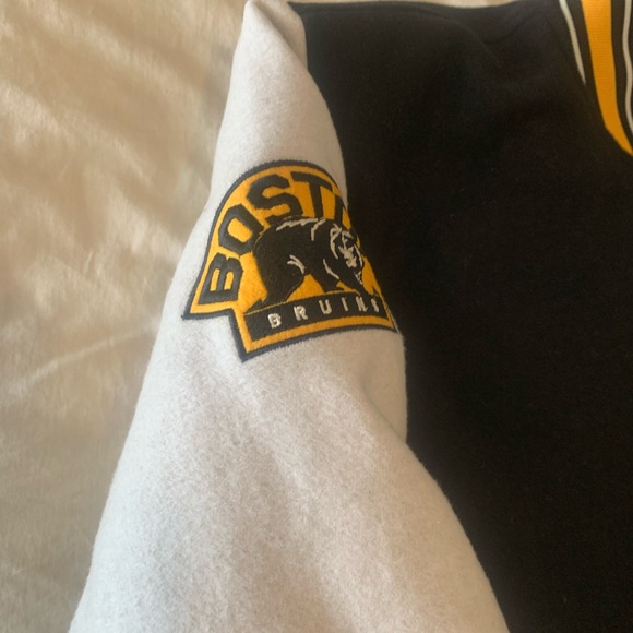 Mitchell and Ness Boston Bruins Youth Medium Wool Varsity Jacket - Picture 2 of 4